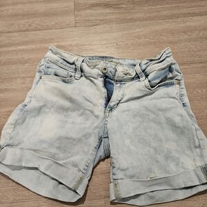 Arizona Jean Company Light Wash Women's Jean Shorts